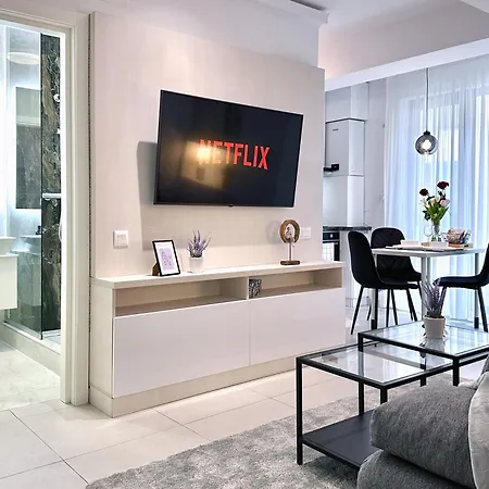 Parliament 1br By Wayfaris *