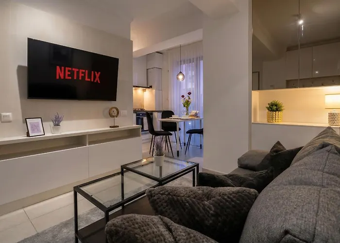 Parliament 1br By Wayfaris Apartment